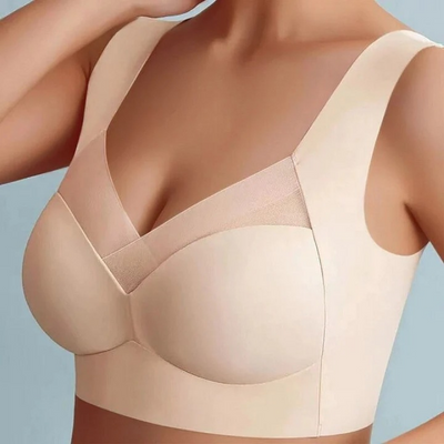 Model wearing the seamless bra in beige, close-up of the smooth cups and mesh V-neckline 17