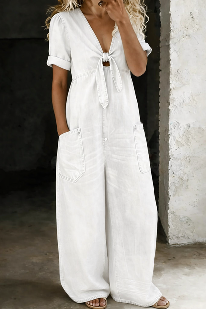Front view on a model in a white denim version, with tied V-neck, rolled sleeves and wide legs 4