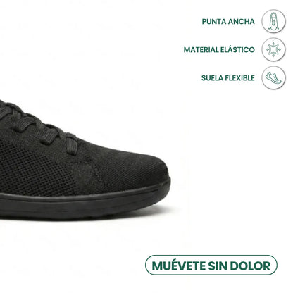 Close-up of the wide toe of a black trainer beside a Spanish infographic on toe room, stretch fabric and flexible sole. 14