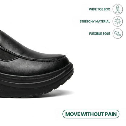 Close-up of the black shoe's wide toe box, with icons for stretch material and flexible sole 5