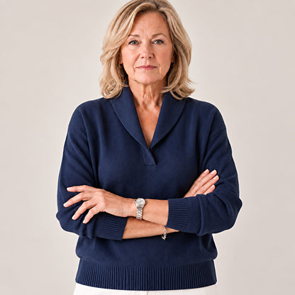 Woman with folded arms wearing the jumper in navy blue, showing the shawl collar and ribbed cuffs. 4